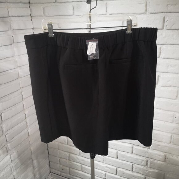NWT Addition Elle Ladies Size 20 Black Elastic Waist in Back Shorts - Picture 2 of 12